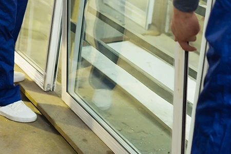 Commercial Glass Repair Technician in Glenview, Illinois